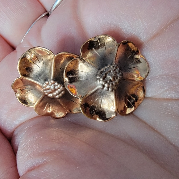 VINTAGE Stuart Nye Dogwood Flower Copper and Sterling Silver Screwback Earrings - Picture 6 of 6